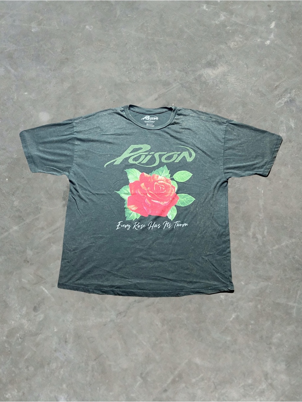 ☀️ Poison Every Rose Has Its Thorn Band Tee Oversized Fit Mens Small Green/Red